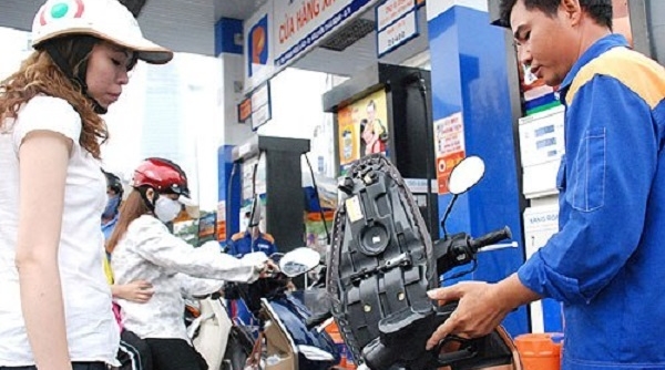 Chiều nay (1/6), giá xăng dầu tiếp tục giảm nhỏ giọt