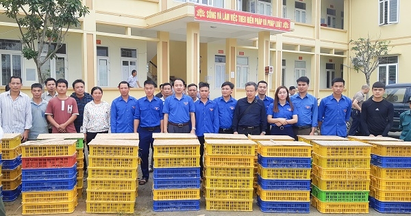 Thanh Hóa: Trao 8.000 con gà ri cho 40 hộ khó khăn tại 2 huyện miền núi