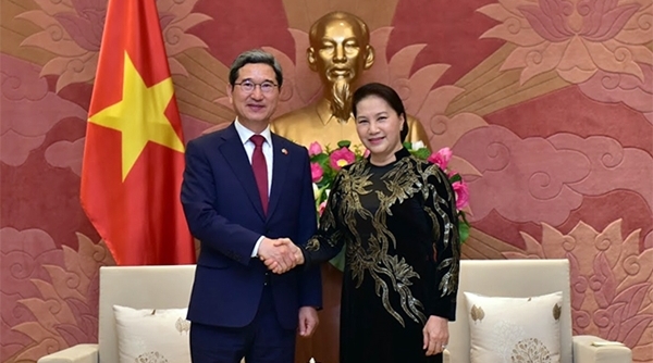 Chủ tịch Quốc hội tiếp Chủ tịch Nhóm nghị sĩ hữu nghị Hàn - Việt