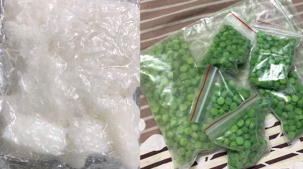 Đà Nẵng: Bắt vụ vận chuyển 1 kg ma túy đá và 1.100 viên thuốc lắc