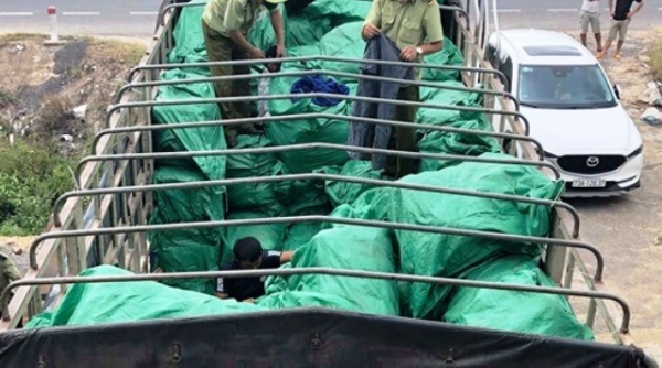 Quảng Bình: Bắt giữ 16 tấn hàng may mặc đã qua sử dụng nhập lậu