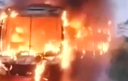 Phú Yên: Xe giường nằm chở 40 người bất ngờ bốc cháy