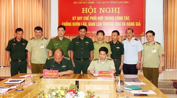 Cục QLTT Lạng Sơn và Bộ Chỉ huy BĐBP tỉnh ký kết Quy chế phối hợp đấu tranh chống buôn lậu