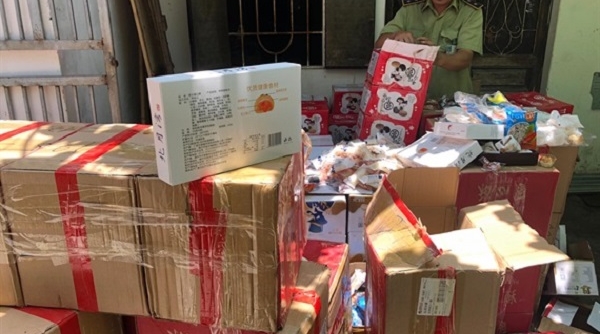 Hà Nội: Tạm giữ 6.228 sản phẩm bánh các loại nhập lậu