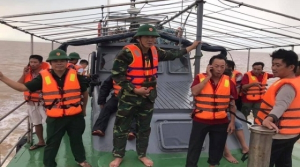 Quảng Bình: 4 ngư dân Nghệ An gặp nạn trên biển đã được cứu sống