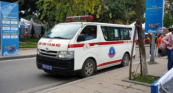 Bắc Ninh: Một bé trai bị bỏ quên trên xe đưa đón 9 tiếng?