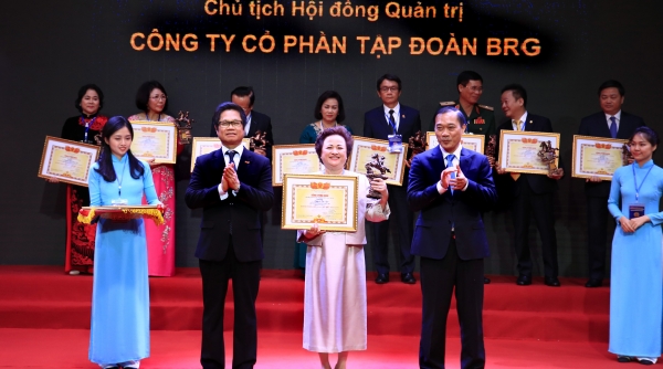 Madame Nguyễn Thị Nga được vinh danh ‘Doanh nhân Việt Nam tiêu biểu’ – Cúp Thánh Gióng 2019