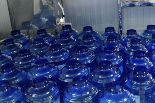 Hà Nội: Ngăn chặn tình trạng tăng giá nước đóng chai sau vụ nước sông Đà nhiễm dầu