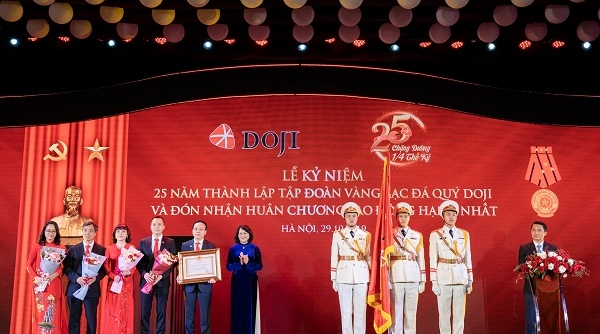 Tập đoàn Vàng bạc Đá quý DOJI đón nhận Huân chương Lao động hạng Nhất