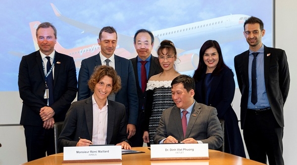 Vietjet và Airbus ký kết hợp đồng mua 20 tàu bay, buồng lái mô phỏng