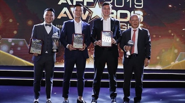 HLV Park Hang seo và tiền vệ Quang Hải được vinh danh tại AFF Awards 2019