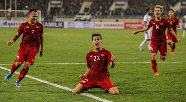 Tiến Linh ghi siêu phẩm, Việt Nam đánh bại UAE để chiếm ngôi đầu bảng G của Thái Lan