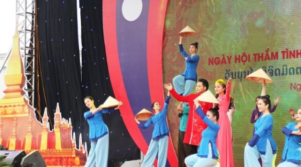 Nghệ An: Khai mạc chương trình “Thắm tình hữu nghị đặc biệt Việt Nam - Lào” năm 2019
