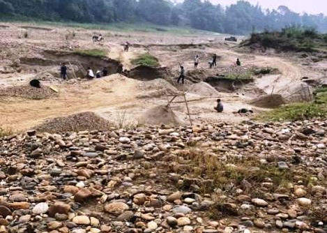 Huyện Sơn Dương (Tuyên Quang): Cần xử lý dứt điểm nạn trộm cát ở xã Vĩnh Lợi