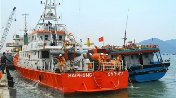 Nghệ An cứu thành công tàu cá cùng 6 ngư dân gặp nạn trên biển