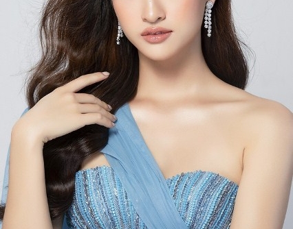 Hoa hậu Lương Thuỳ Linh: Mặc váy xẻ khoe chân dài “trứ danh” 1m22 ở phần thi Top Model