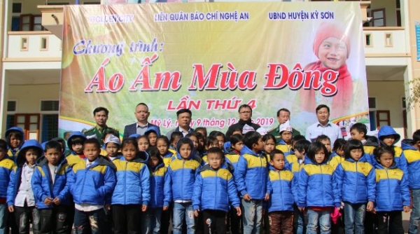Nghệ An: Hơn 1.000 áo ấm đến với học sinh vùng biên giới