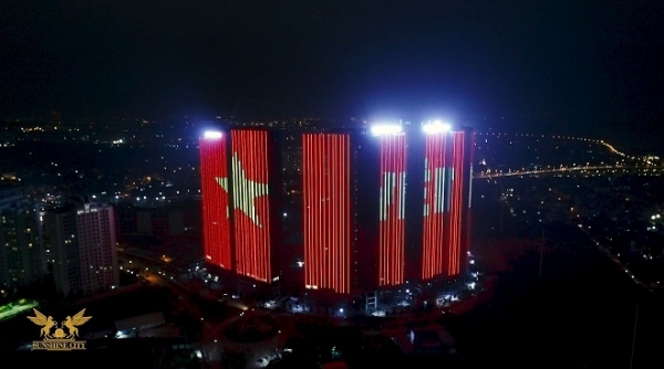 Việt Nam vô địch, hàng loạt tòa nhà “nhuộm đỏ” quốc kỳ cả đêm