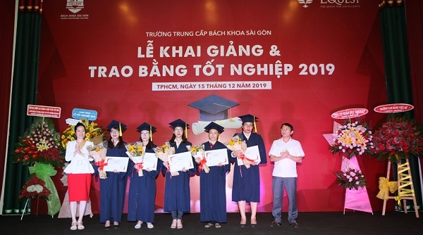 Trường trung cấp Bách khoa Sài Gòn khai giảng và trao bằng tốt nghiệp 2019