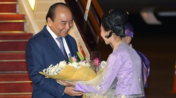 Thủ tướng đến Nay Pyi Taw, bắt đầu thăm chính thức Myanmar