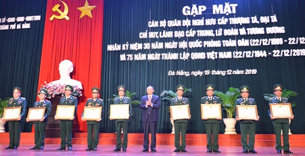 Lãnh đạo Đà Nẵng gặp mặt 2.000 cấp tá quân đội nghỉ hưu