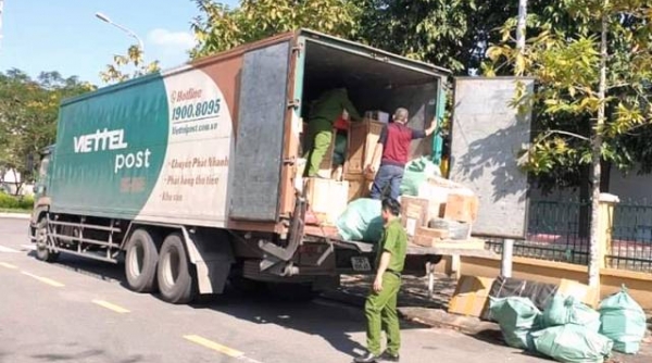 Đà Nẵng: Bắt giữ 2 xe chở bưu phẩm nghi vận chuyển hàng lậu