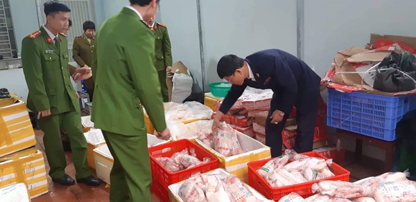 Hà Nội: Liên tiếp phát hiện nhiều vụ vận chuyển thực phẩm không đảm bảo vệ sinh