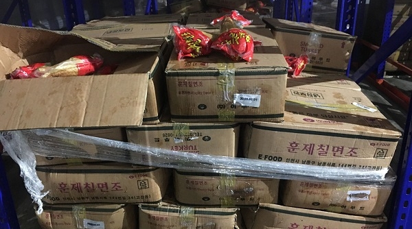 Hà Nội: Phát hiện kho chứa 25 tấn đùi gà tây Hàn Quốc hết hạn sử dụng