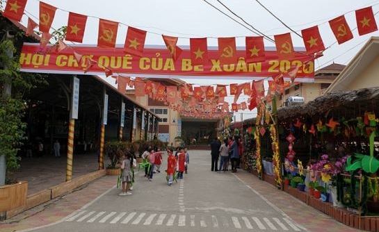 Trường MN Hoa Mai (Bình Xuyên): Tổ chức Hội chợ quê cho bé và giao lưu Bé tài năng