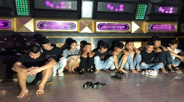 Quảng Bình: 10 thanh niên tổ chức sinh nhật bằng ma túy tại quán karaoke