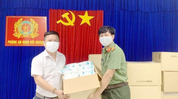 Đà Nẵng: Người dân tặng 10.000 khẩu trang y tế cho Công an Thành phố phòng chống dịch Covid-19