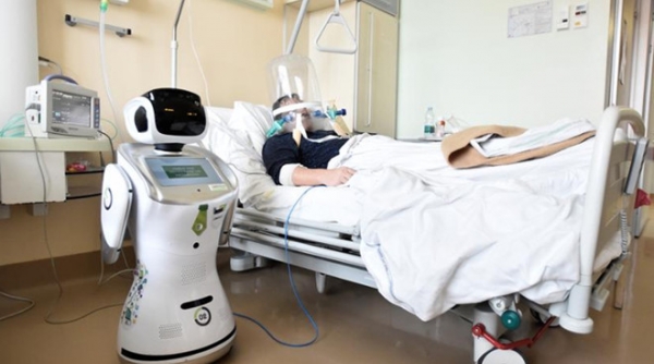 Italia đưa robot vào chăm sóc bệnh nhân Covid-19