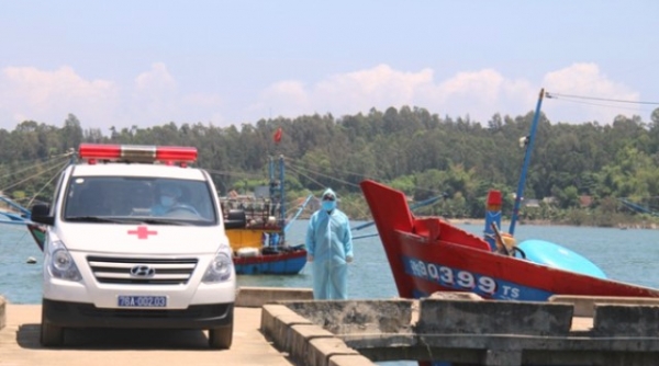 Quảng Ngãi: Bốn ngư dân trên tàu cá bị tàu hải cảnh Trung Quốc đâm chìm ở Hoàng Sa đã vào bờ an toàn
