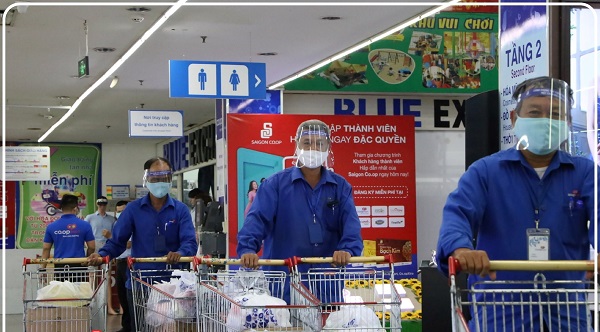 Giữa đại dịch Covid-19, siêu thị tăng cường dịch vụ “đi chợ hộ”
