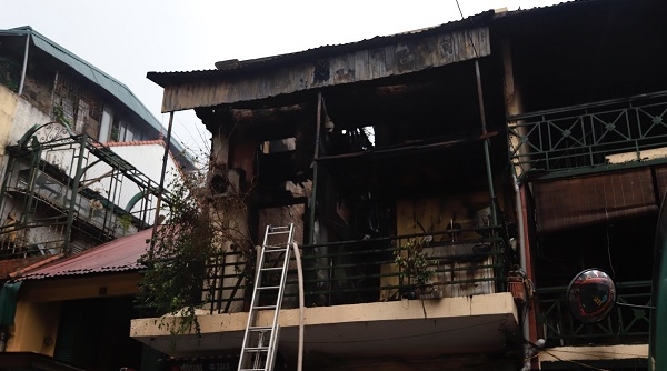 Hà Nội: Cháy nhà trên phố Hàng Ngang