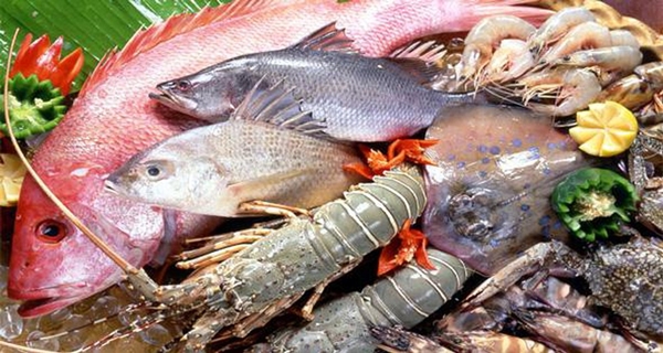 Giá cả thị trường 27/4: Đầu tuần, siêu thị lên kệ nhiều loại hải sản tươi sống