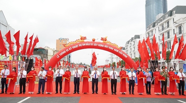 Thủ tướng Nguyễn Xuân Phúc dự lễ thông xe dự án nút giao nam cầu Bính