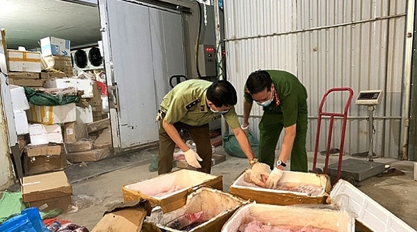 Hà Nội: Thu giữ hơn 6 tấn thực phẩm không rõ nguồn gốc