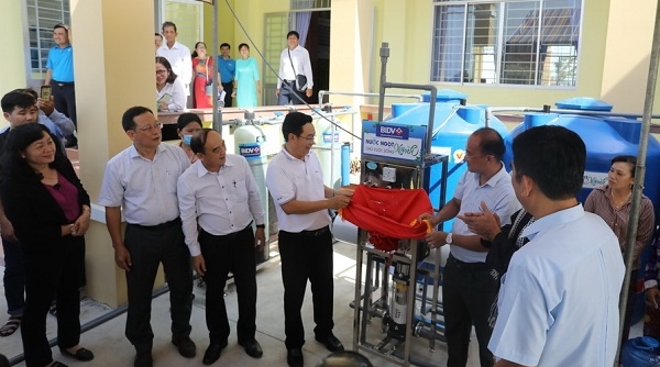 BIDV trao 13.300 bồn chứa nước, 39 máy lọc nước tới 5 tỉnh Đồng bằng sông Cửu Long