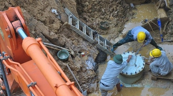 Đường ống nước sạch sông Đà… lại gặp sự cố