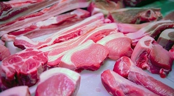 Giá cả thị trường 13/5: Siêu thị tăng cường khuyến mãi thịt lợn nhập khẩu giữa lúc "hàng nội" khan hiếm