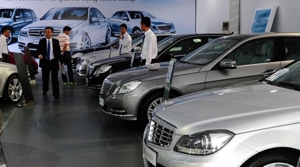 Doanh số bán xe ô tô ở Việt Nam giảm gần 40%