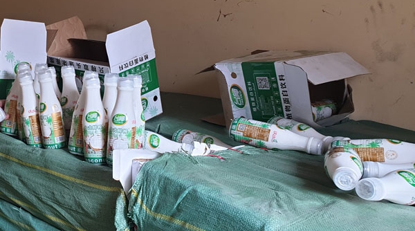 Lào Cai: Thu giữ hơn 200 kiện sữa dừa nhập lậu