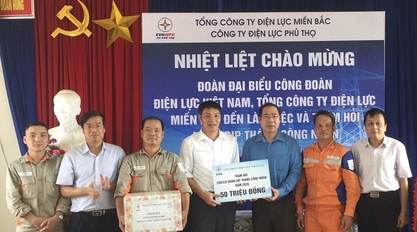 Công đoàn Điện lực Việt Nam: Trao tặng 50 triệu đồng hỗ trợ đoàn viên, người lao động Công ty Điện lực Phú Thọ nhân dịp Tháng Công nhân năm 2020