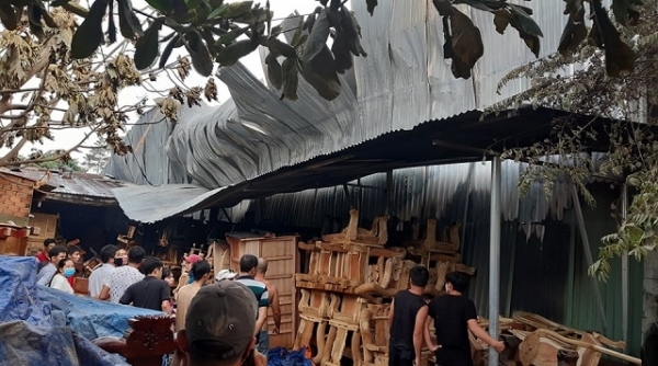 Biên Hòa - Đồng Nai: Một xưởng sản xuất đồ gỗ bị thiêu rụi