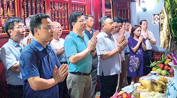 Đoàn công tác Tập đoàn Dầu khí Việt Nam dâng hương tưởng niệm các Vua Hùng và làm việc tại tỉnh Phú Thọ
