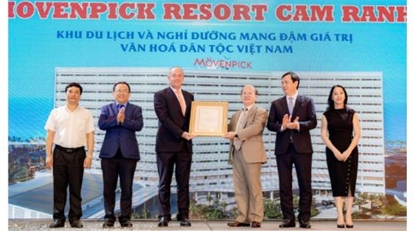 Movenpick Resort Cam Ranh và Radisson Blu Resort Cam Ranh được công nhận đạt chuẩn 5 sao