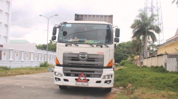 Quảng Nam: Phát hiện xe container chở nhiều hàng hóa không rõ nguồn gốc