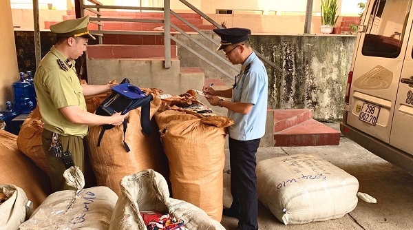 Lạng Sơn: Tạm giữ lô hàng hóa có dấu hiệu nhập lậu