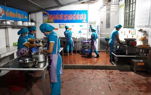 Trường mầm non Tân Phong đảm bảo chất lượng bữa ăn bán trú cho trẻ